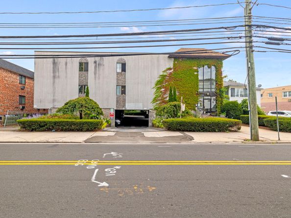 697 Cove Road APT 2A, Stamford CT 06902