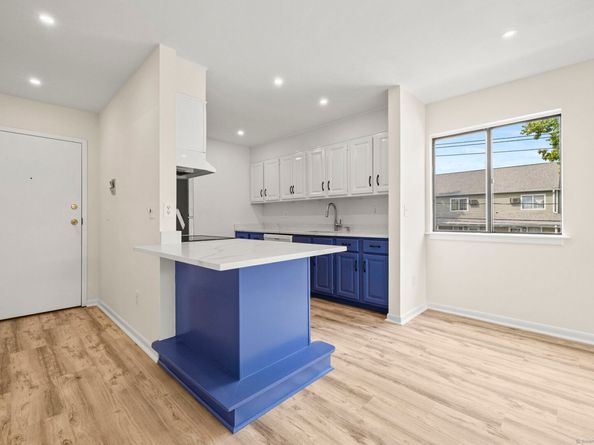 697 Cove Road APT 2A, Stamford CT 06902