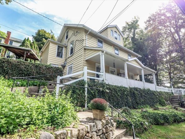 61 Smith Ridge Road, New Canaan CT 06840