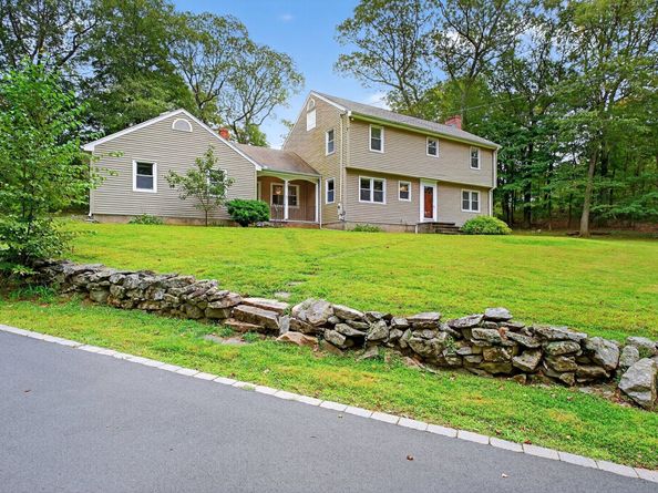 27 W Woodland Drive, Redding CT 06896