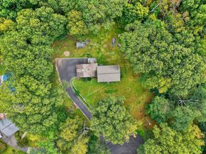 27 W Woodland Drive, Redding CT 06896