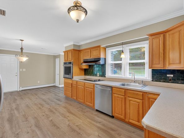 27 W Woodland Drive, Redding CT 06896