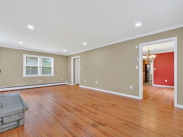 27 W Woodland Drive, Redding CT 06896