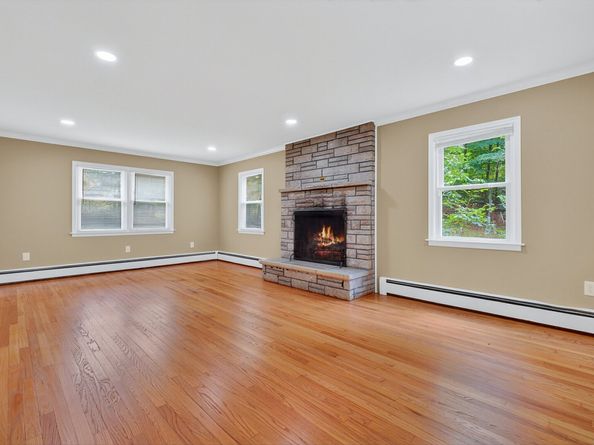 27 W Woodland Drive, Redding CT 06896