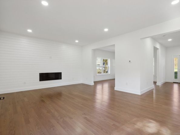 19A Apache Drive, Brookfield CT 06804