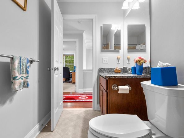 560 River Road APT 1, Shelton CT 06484