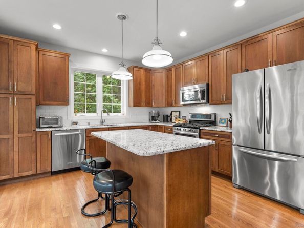 560 River Road APT 1, Shelton CT 06484