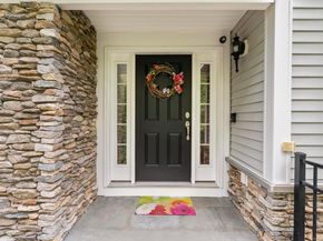 560 River Road APT 1, Shelton CT 06484