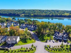 560 River Road APT 1, Shelton CT 06484