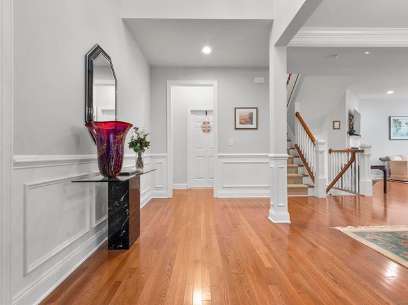 560 River Road APT 1, Shelton CT 06484