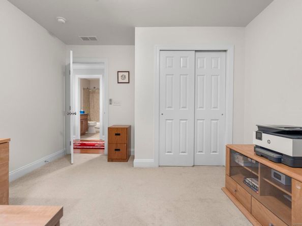 560 River Road APT 1, Shelton CT 06484