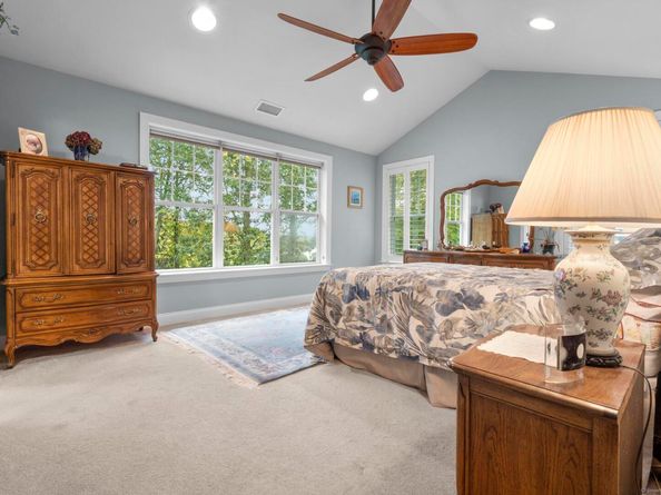 560 River Road APT 1, Shelton CT 06484