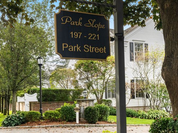197 Park Street 13, New Canaan CT 06840