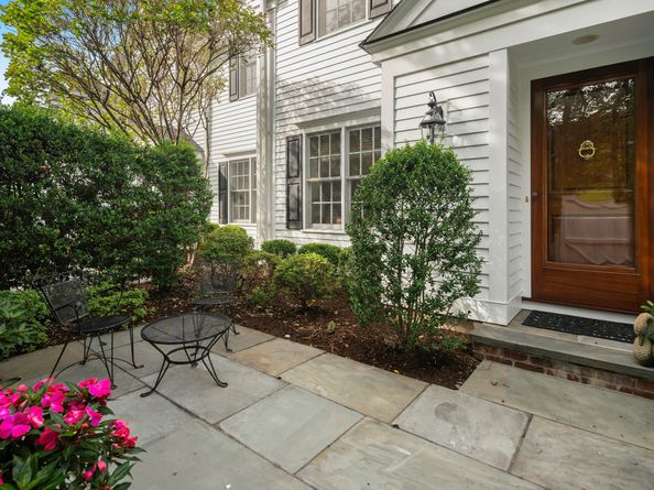 197 Park Street 13, New Canaan CT 06840