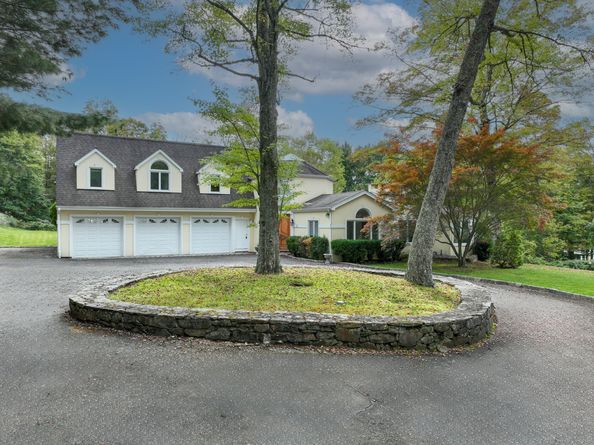 110 Erskine Road, Stamford CT 06903