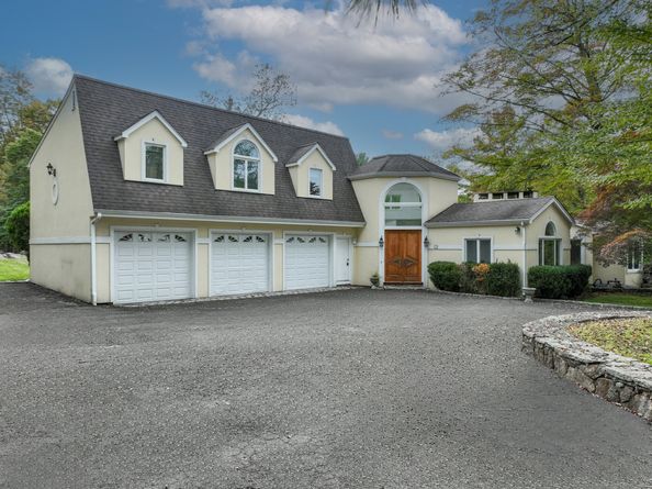 110 Erskine Road, Stamford CT 06903