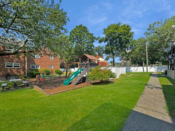 104 Strawberry Hill Avenue 2, Stamford CT 06902