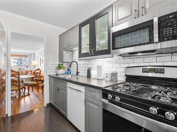 91 Strawberry Hill Avenue APT 837, Stamford CT 06902