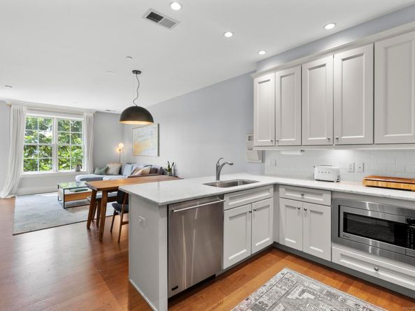 77 Havemeyer Lane 313, Stamford CT 06902