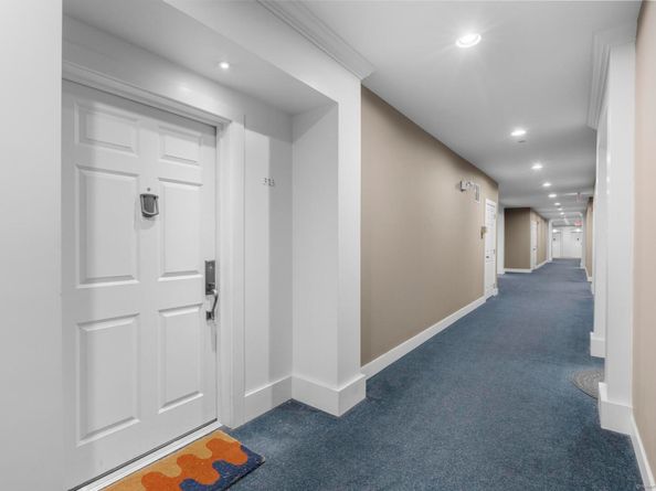 77 Havemeyer Lane 313, Stamford CT 06902