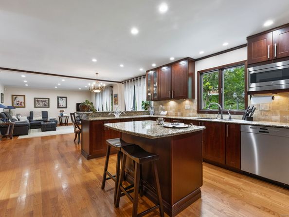 86 Coachlamp Lane, Stamford CT 06902