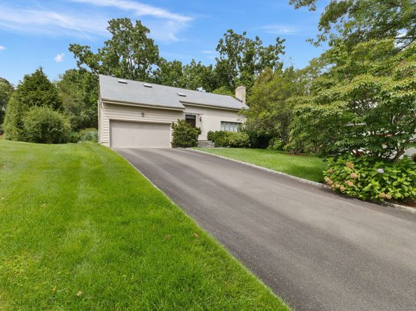 86 Coachlamp Lane, Stamford CT 06902