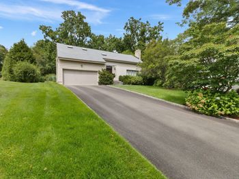 86 Coachlamp Lane