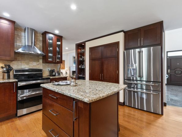 86 Coachlamp Lane, Stamford CT 06902