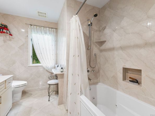 86 Coachlamp Lane, Stamford CT 06902