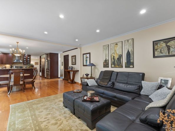86 Coachlamp Lane, Stamford CT 06902