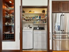 86 Coachlamp Lane, Stamford CT 06902