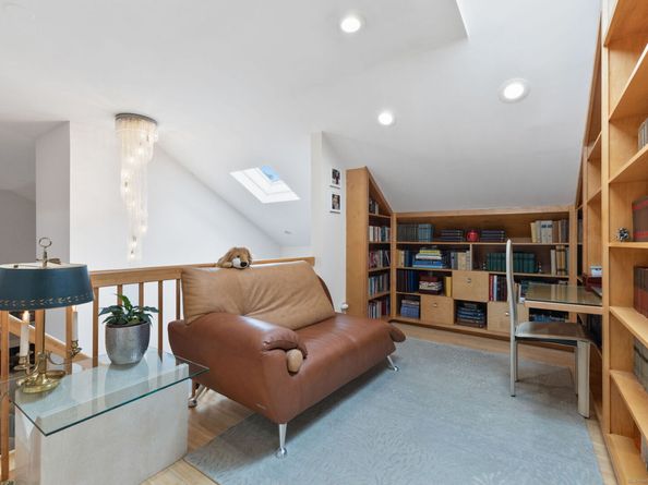 86 Coachlamp Lane, Stamford CT 06902