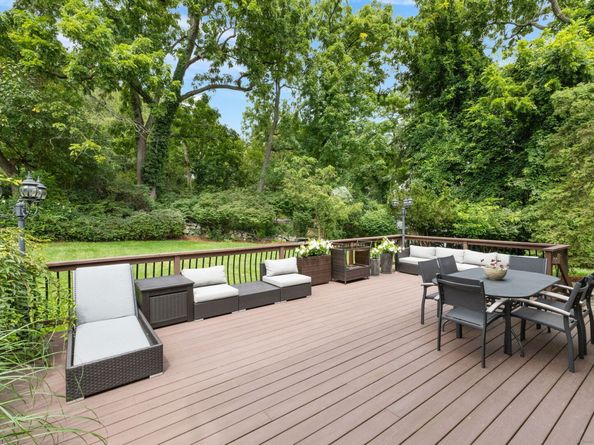 86 Coachlamp Lane, Stamford CT 06902