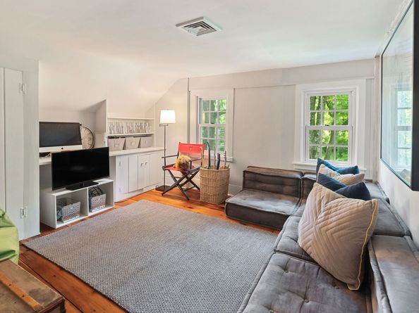 105 White Oak Shade Road, New Canaan CT 06840
