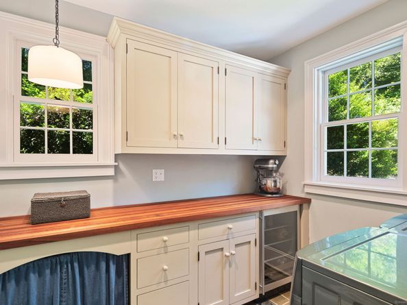 105 White Oak Shade Road, New Canaan CT 06840
