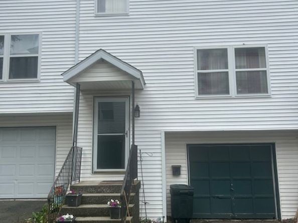 22 Virginia Avenue Apt 2B, Danbury CT 06810
