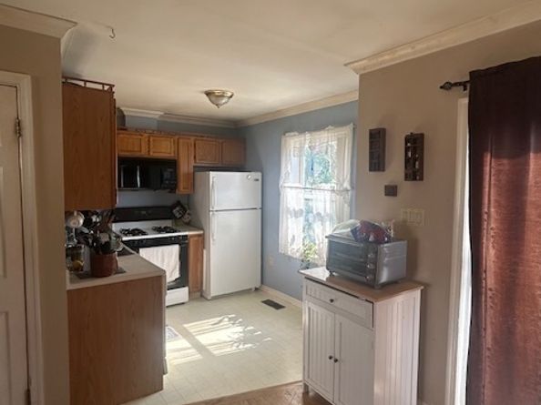 22 Virginia Avenue Apt 2B, Danbury CT 06810