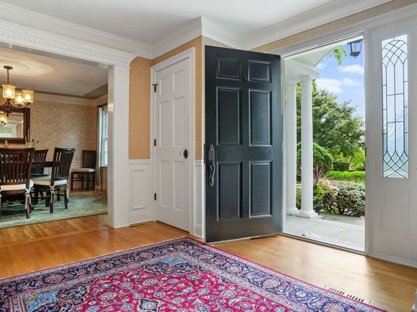 152 Long Lots Road, New Canaan CT 06840