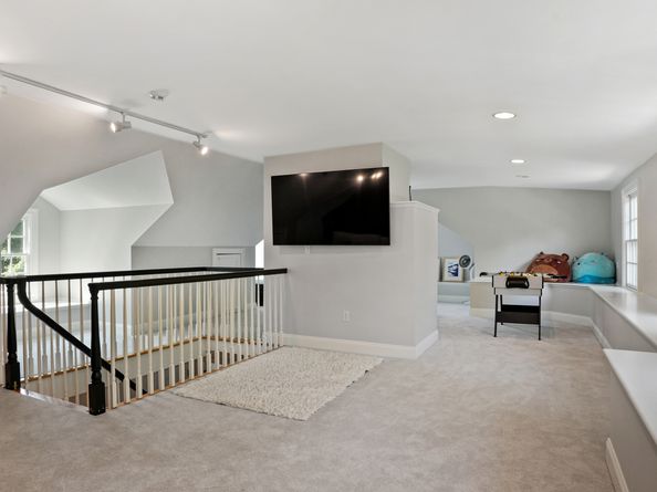152 Long Lots Road, New Canaan CT 06840