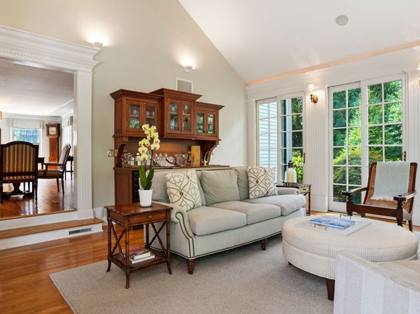 152 Long Lots Road, New Canaan CT 06840