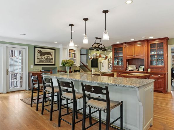 152 Long Lots Road, New Canaan CT 06840