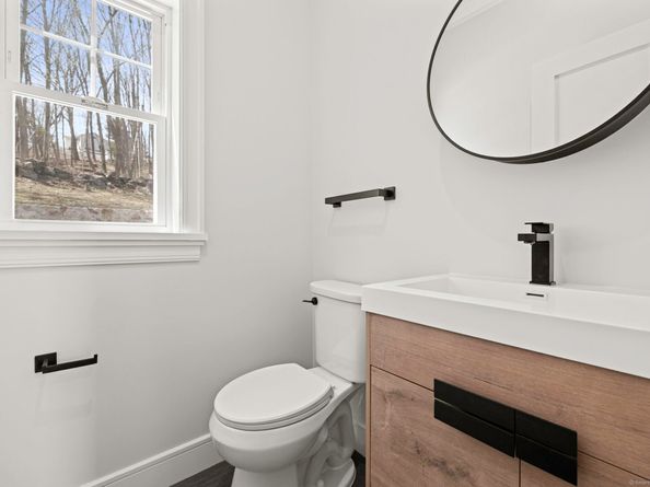 24 Hillandale Road, Danbury CT 06811