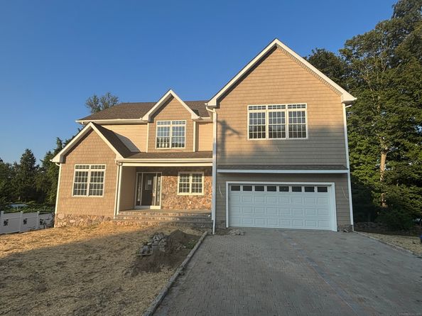 6 Vista Street, Danbury CT 06811