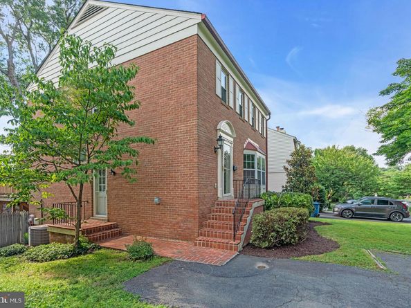 1218 Kensington Road, Mclean VA 22101