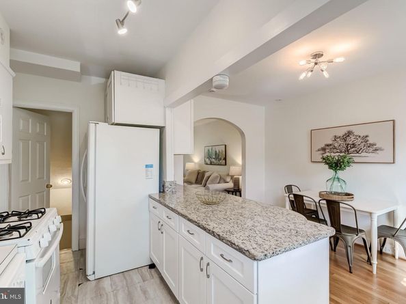 2217 39TH Place NW, Washington DC 20007