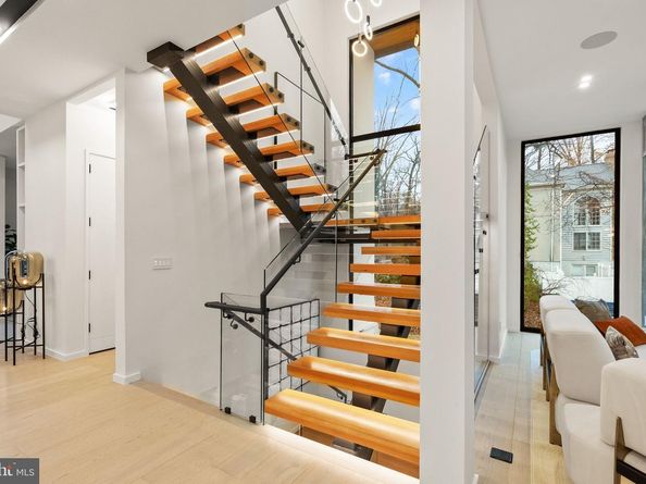 9408 Old Courthouse Road, Vienna VA 22182