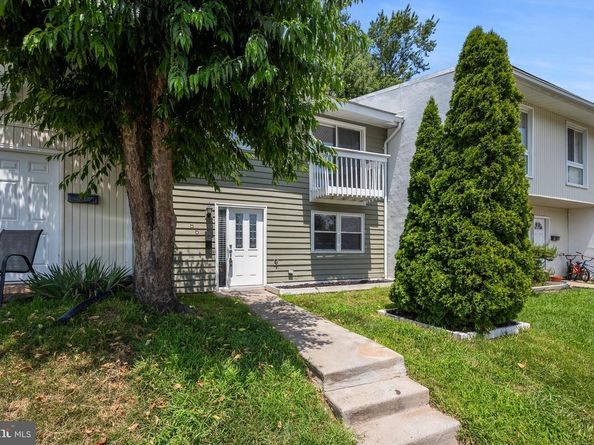 86 Sugarland Run Drive, Sterling VA 20164