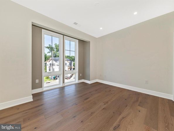1009 Hillcrest Drive SW, Vienna VA 22180