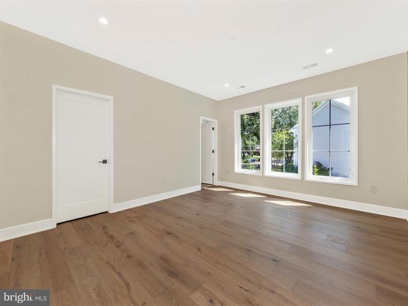 1009 Hillcrest Drive SW, Vienna VA 22180