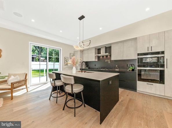 1009 Hillcrest Drive SW, Vienna VA 22180